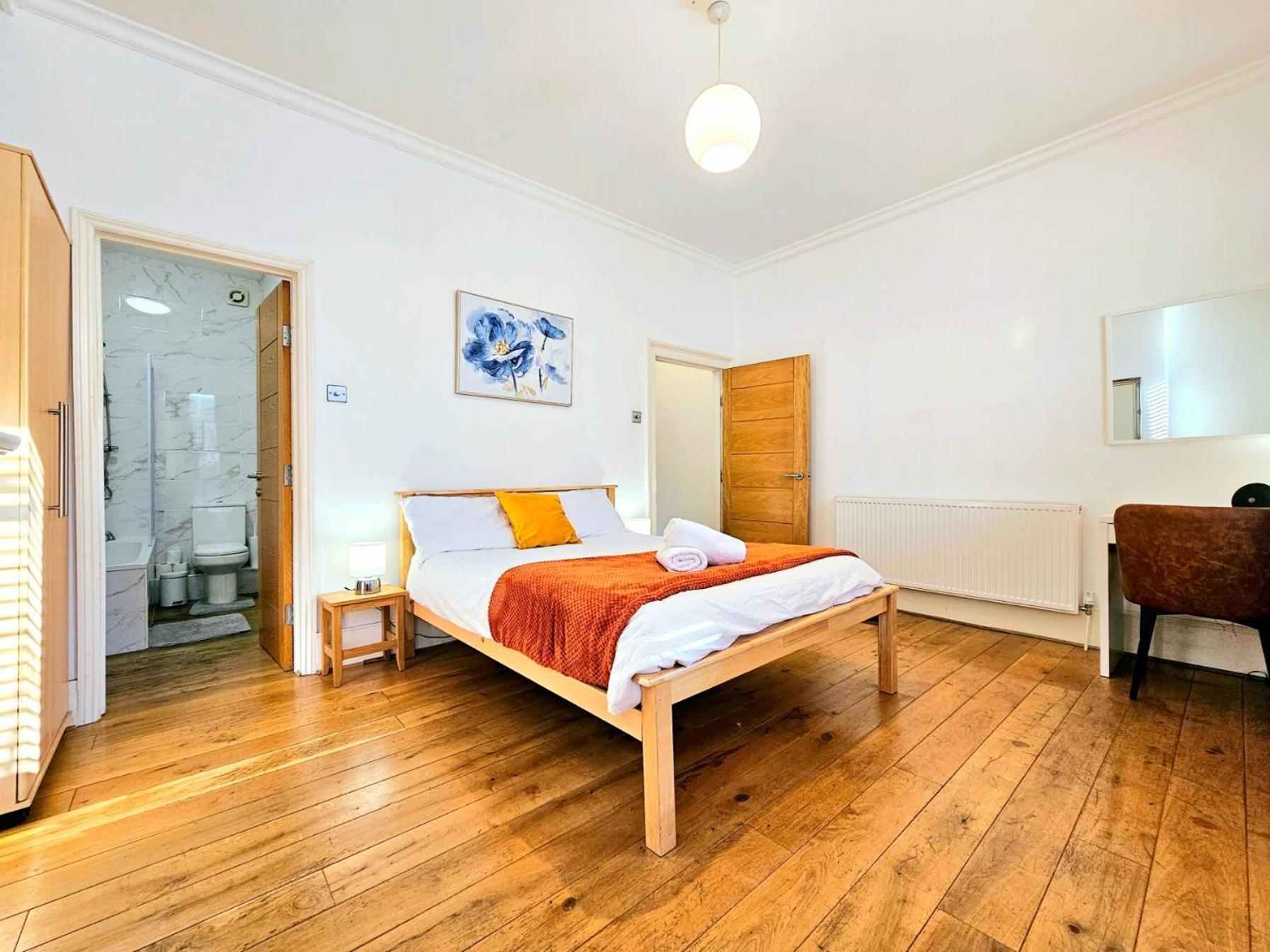 4 Bedroom, 3 Bathroom Private House In London, 3 Minutes Walk To Edgware Road Station Сasa de vacaciones *
