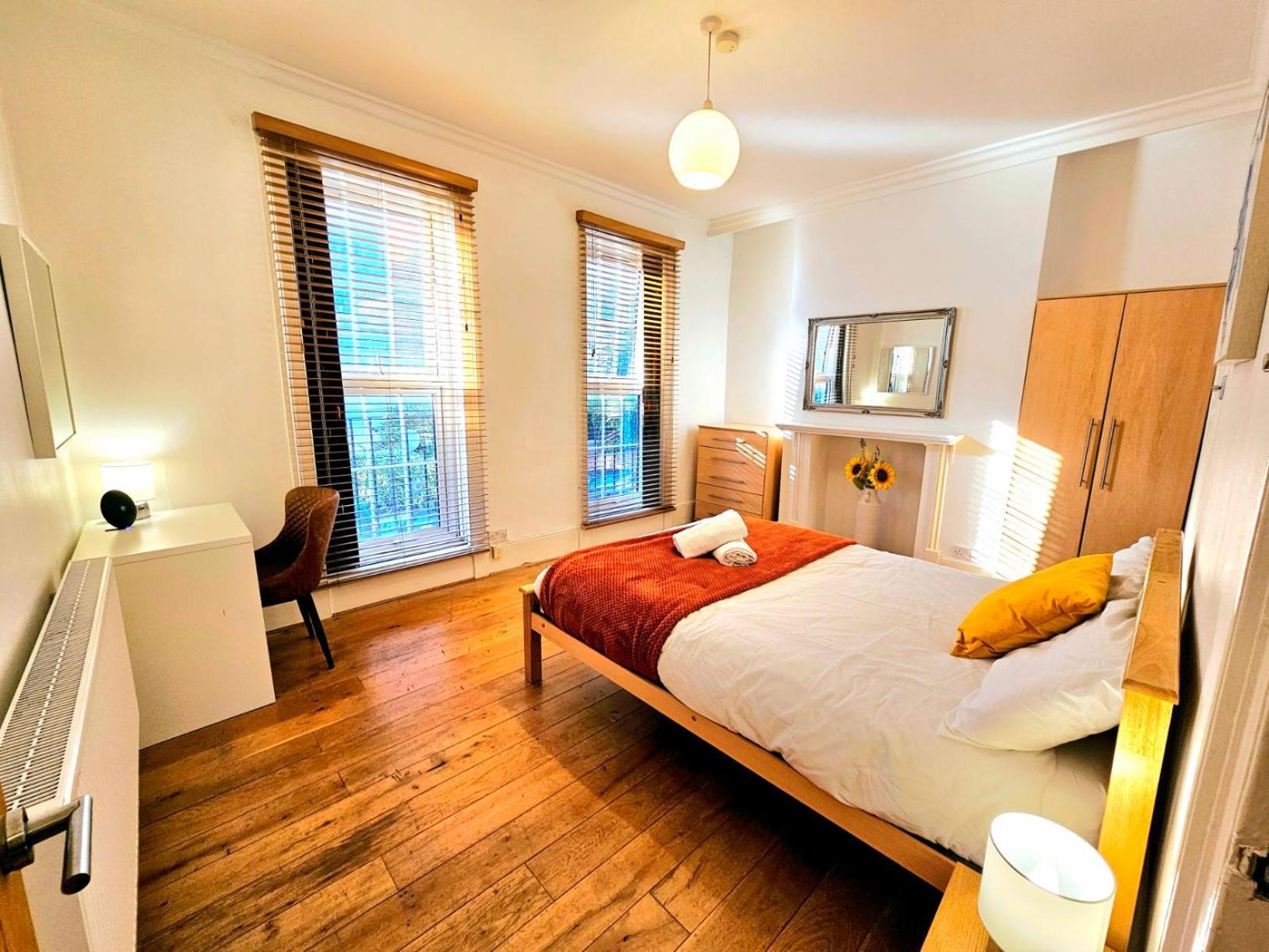 Сasa de vacaciones 4 Bedroom, 3 Bathroom Private House In London, 3 Minutes Walk To Edgware Road Station *