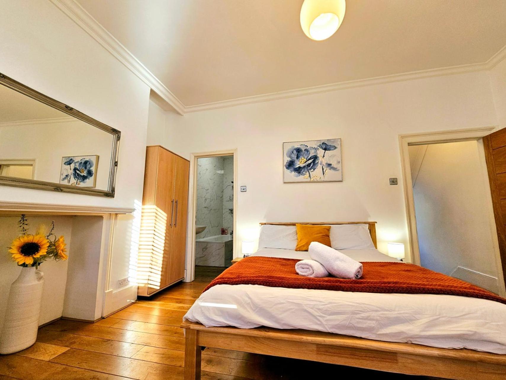 Сasa de vacaciones 4 Bedroom, 3 Bathroom Private House In London, 3 Minutes Walk To Edgware Road Station