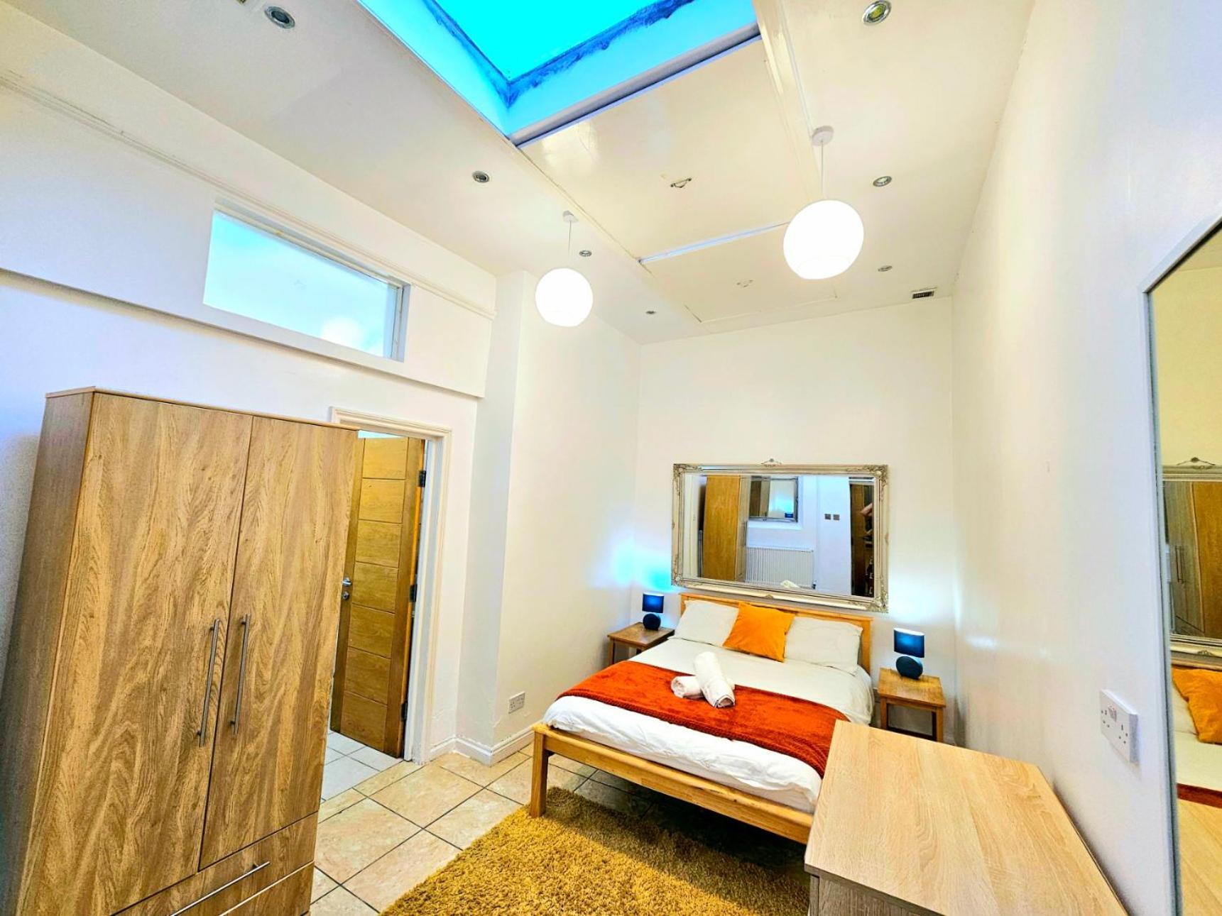 4 Bedroom, 3 Bathroom Private House In London, 3 Minutes Walk To Edgware Road Station Сasa de vacaciones Londres