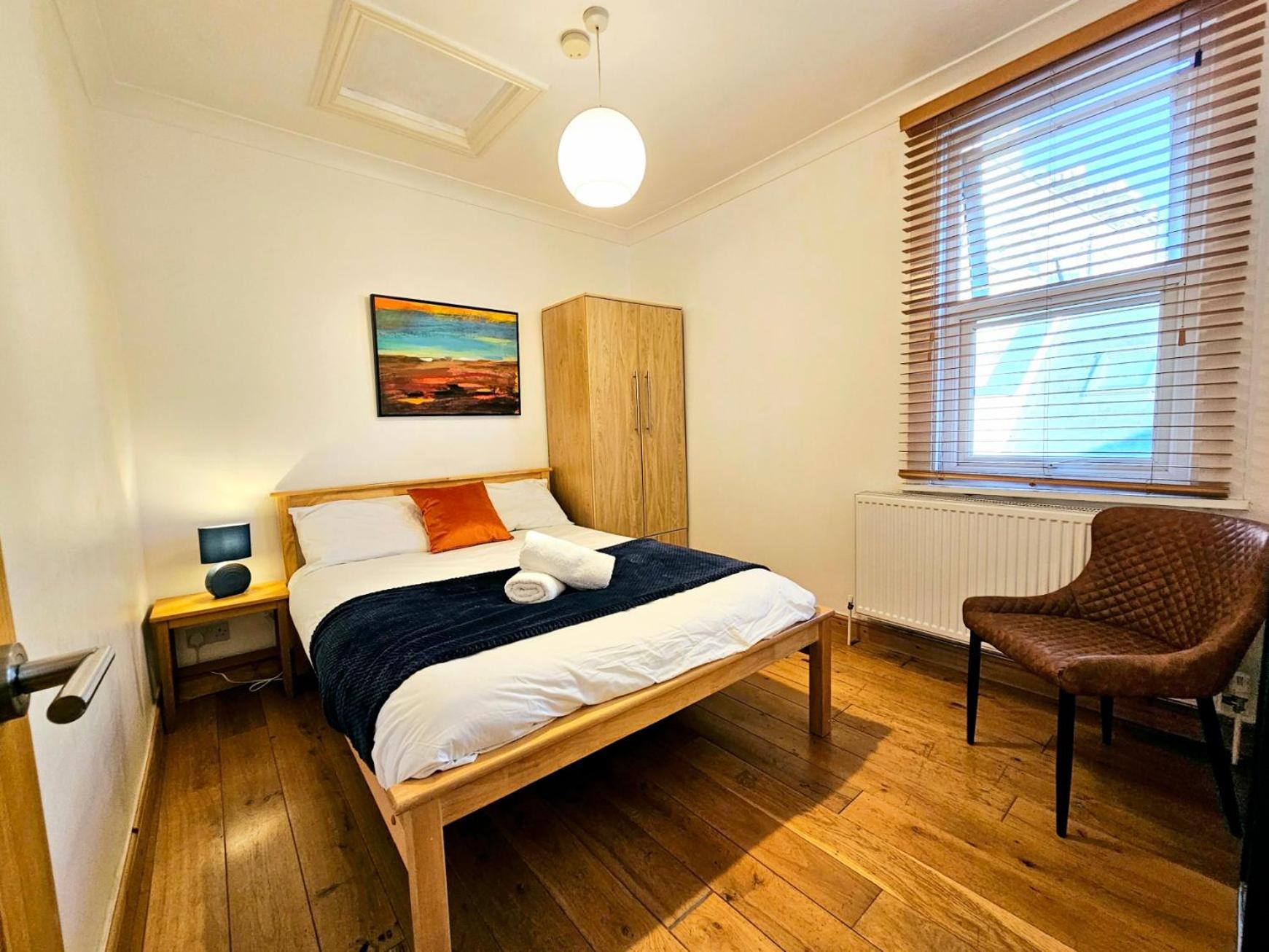 Сasa de vacaciones 4 Bedroom, 3 Bathroom Private House In London, 3 Minutes Walk To Edgware Road Station