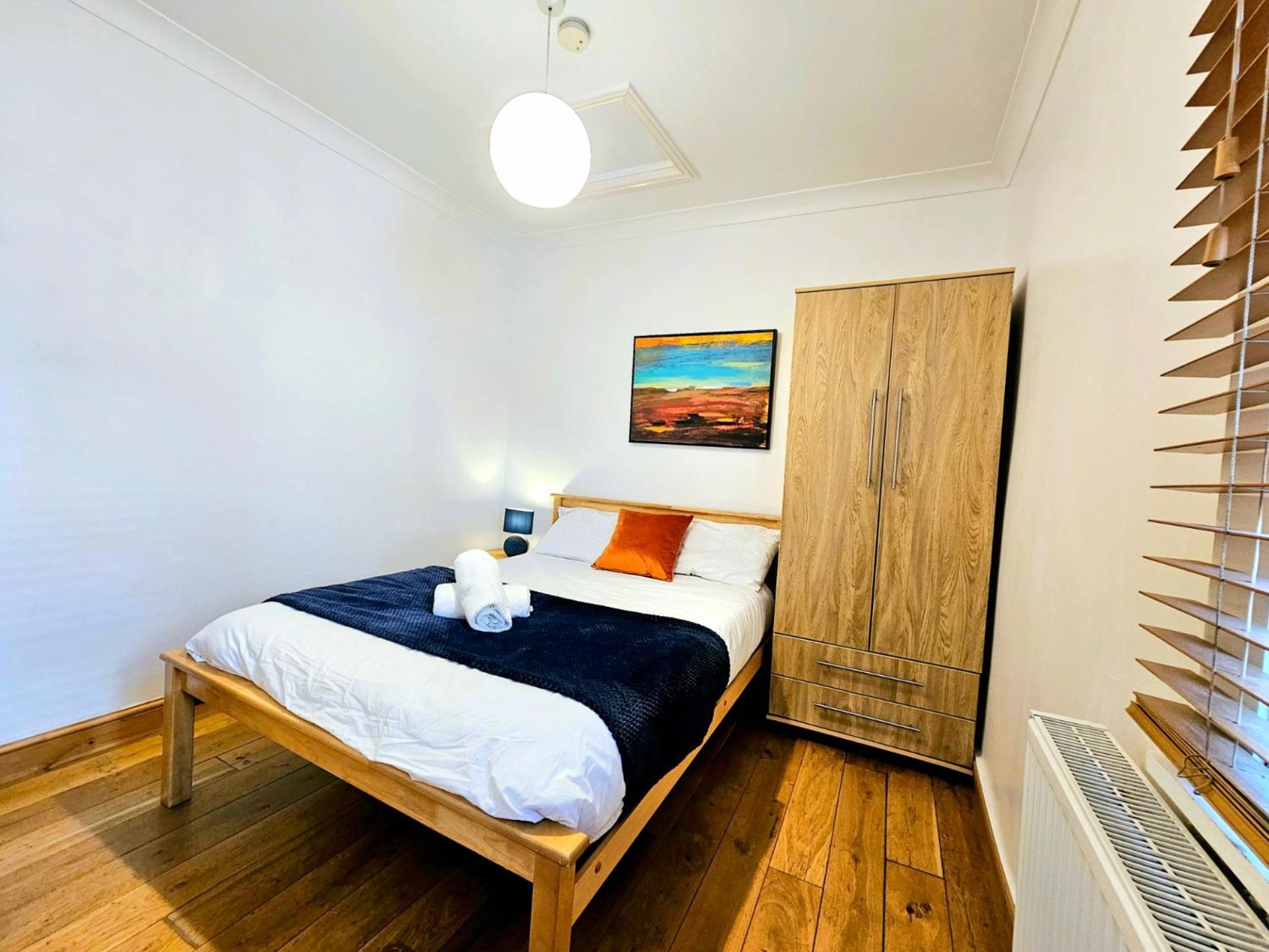 Сasa de vacaciones 4 Bedroom, 3 Bathroom Private House In London, 3 Minutes Walk To Edgware Road Station