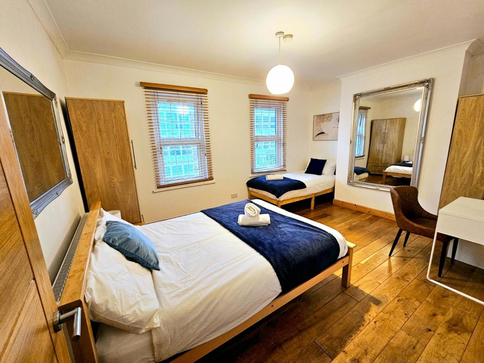 4 Bedroom, 3 Bathroom Private House In London, 3 Minutes Walk To Edgware Road Station Сasa de vacaciones Londres