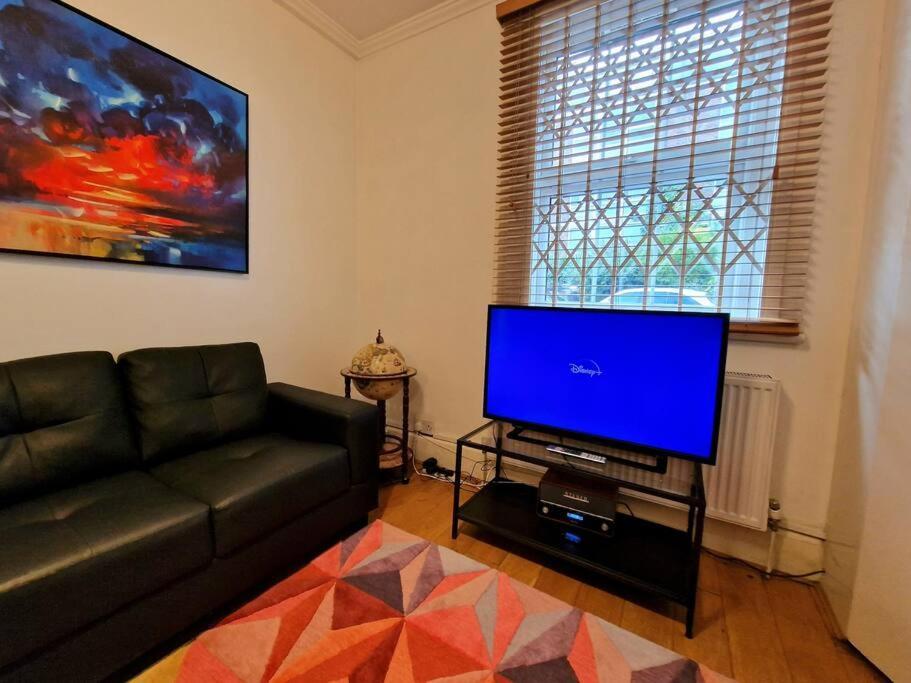 4 Bedroom, 3 Bathroom Private House In London, 3 Minutes Walk To Edgware Road Station Сasa de vacaciones Londres